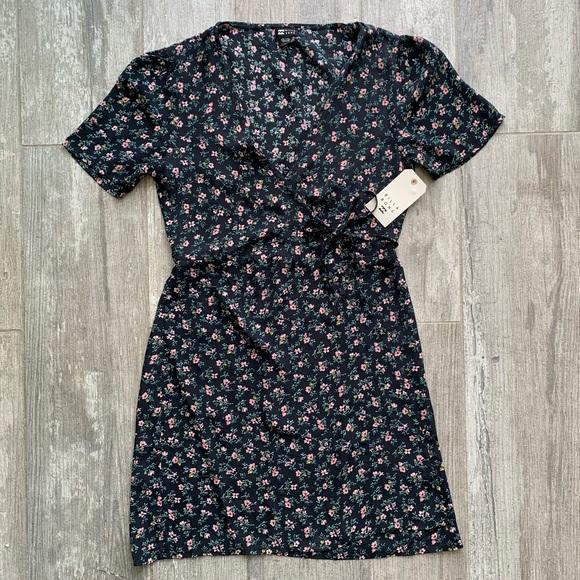 π₯π₯BILLABONG - BLOOM WRAP DRESSπ₯π₯ - Picture 9 of 10